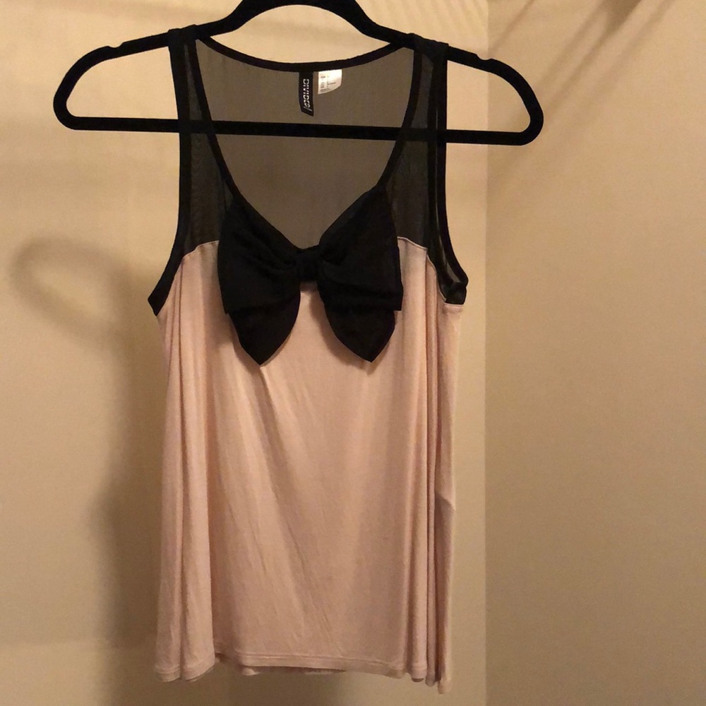 Cute tank with bow detail